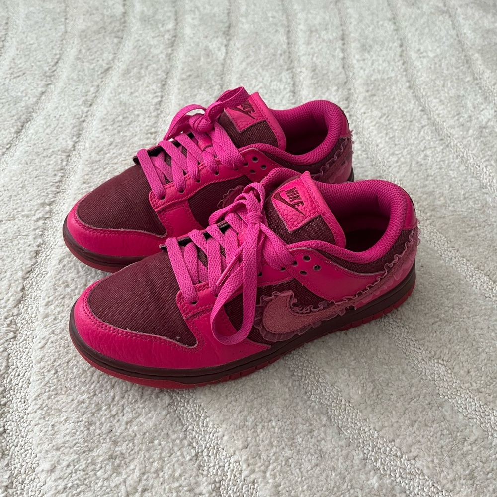 Pink Nike valentines dunk lows